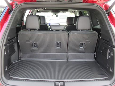 Used 2025 Buick Enclave Avenir w/ Super Cruise Package image 36