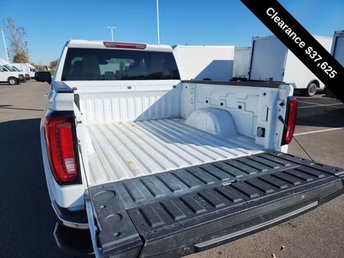 Used 2024 GMC Sierra 1500 SLT image 31