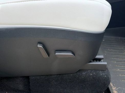 Used 2024 Tesla Model Y Performance AWD/4WD image 21