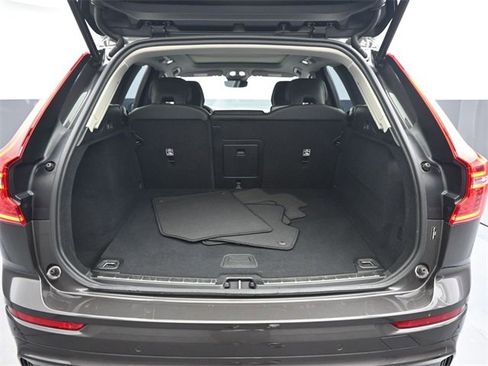 Used 2025 Volvo XC60 B5 Plus image 28