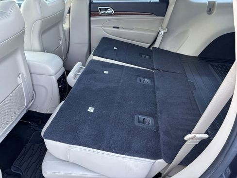 Used 2013 Jeep Grand Cherokee Limited w/ Luxury Group II image 15