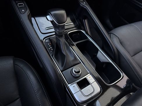 Used 2024 Kia Telluride EX w/ EX Captain's Chair Package FWD image 18