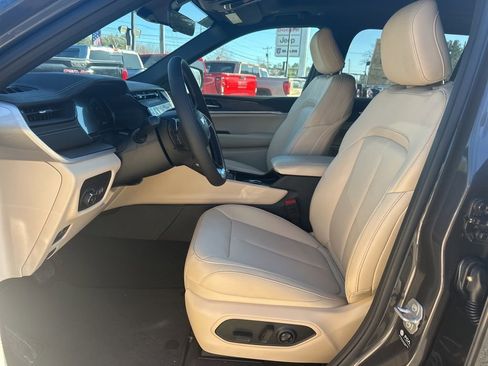 New 2026 Jeep Grand Cherokee L Limited w/ Limited Altitude Package AWD/4WD image 10