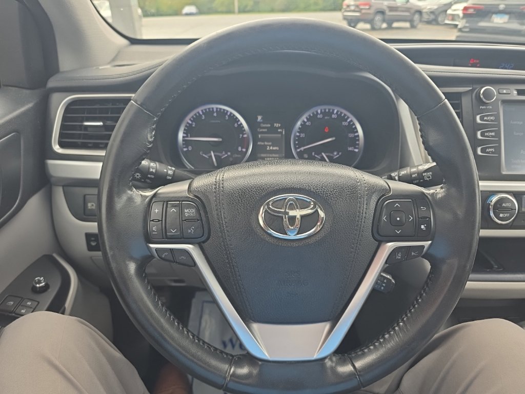 Used 2017 Toyota Highlander XLE AWD/4WD image 21