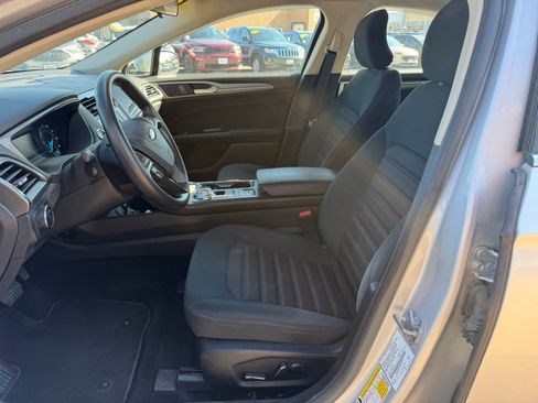 Used 2017 Ford Fusion SE FWD image 7