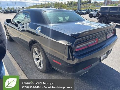 Used 2019 Dodge Challenger SXT image 3