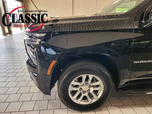 Used 2025 Chevrolet Suburban LS image 10