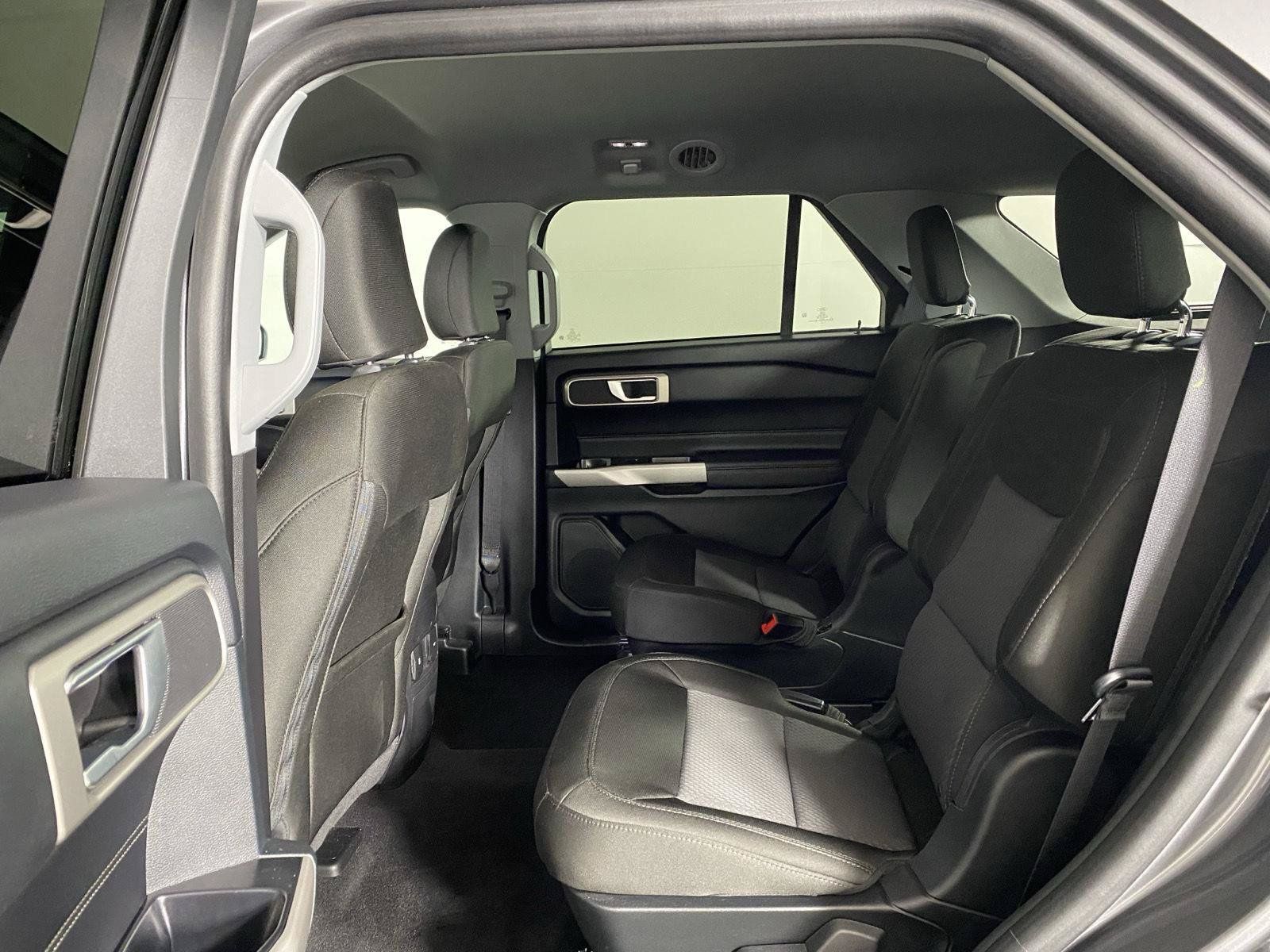 Used 2024 Ford Explorer XLT AWD/4WD image 25