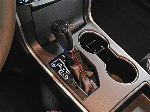 Used 2017 Toyota Camry SE w/ Moonroof Package image 12