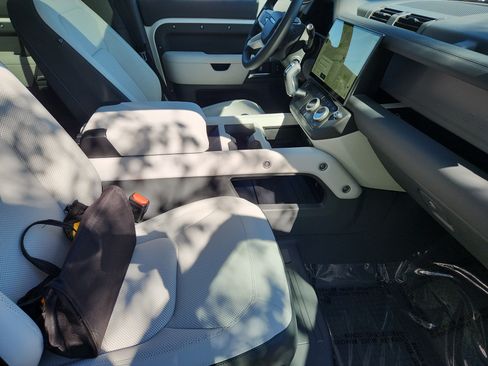 Used 2026 Land Rover Defender 110 S image 3