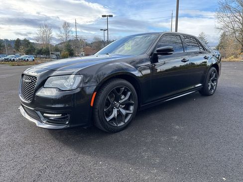 Used 2022 Chrysler 300 Touring L w/ Popular Equipment Group image 3