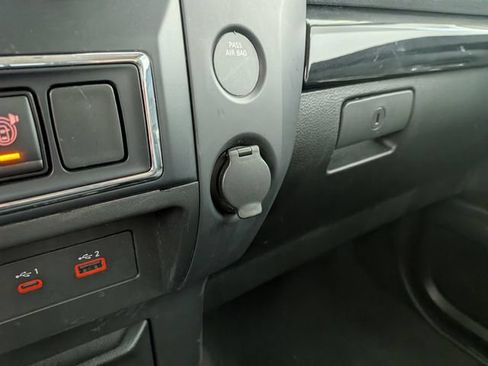 Used 2023 Nissan Titan SV AWD/4WD image 6