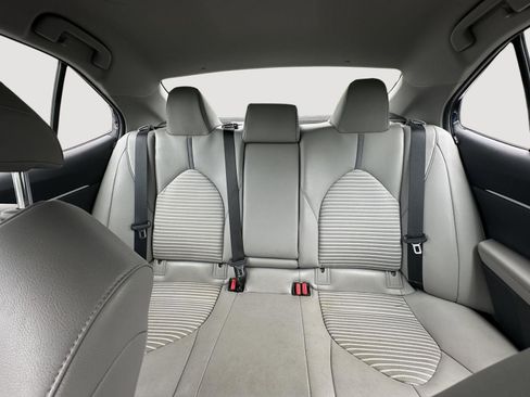 Used 2018 Toyota Camry SE FWD image 12