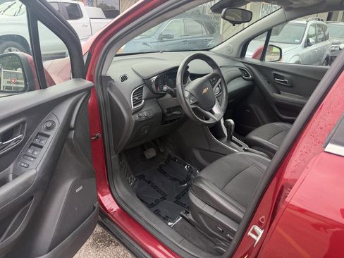 Used 2018 Chevrolet Trax LT w/ Sun & Sound Package AWD/4WD image 30