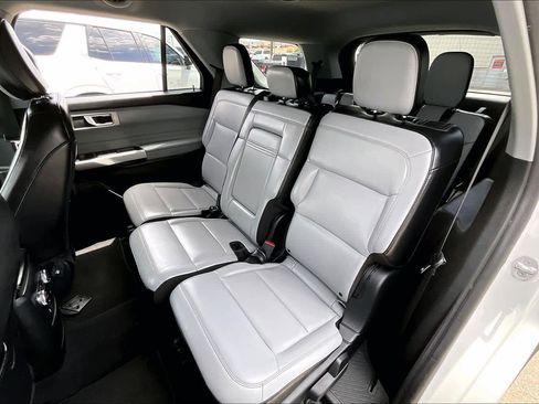 Certified 2021 Ford Explorer XLT w/ Equipment Group 202A image 19