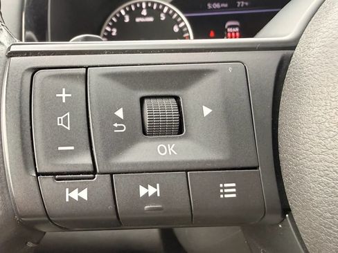 Used 2024 Nissan Pathfinder SV FWD image 19