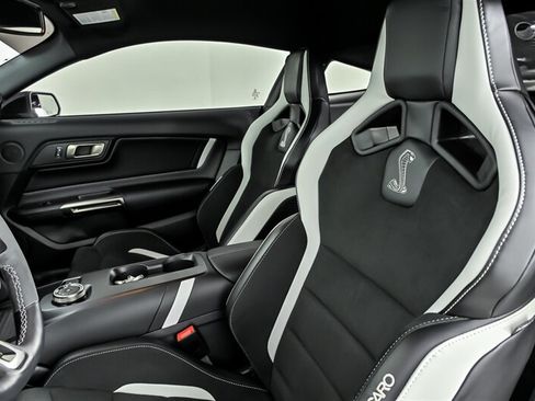Used 2021 Ford Mustang Shelby GT500 w/ Carbon Fiber Track Pack RWD image 17