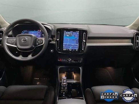 Used 2025 Volvo XC40 B5 Plus image 12
