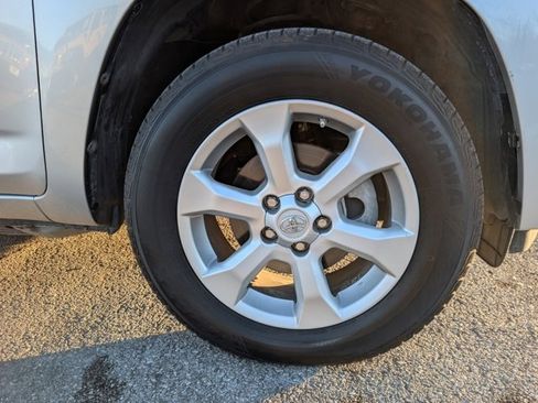 Used 2014 Toyota RAV4 EV image 26