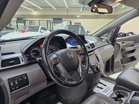 Used 2014 Honda Odyssey Touring image 19