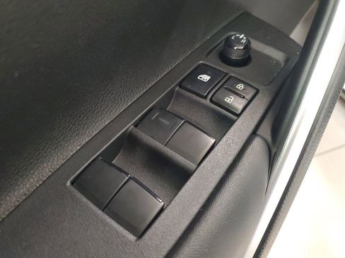 Used 2024 Toyota Corolla Cross LE w/ Moonroof Package image 18