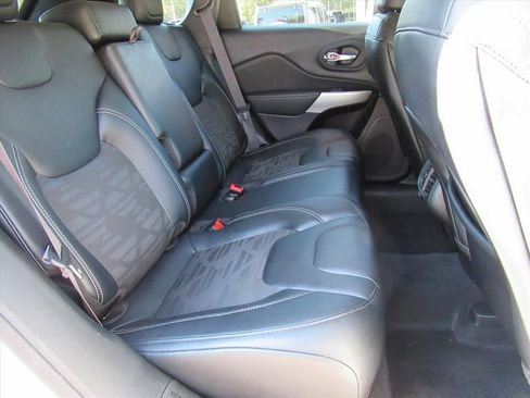 Used 2022 Jeep Cherokee Latitude w/ Sun & Sound Group image 28