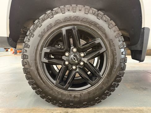 Used 2022 Chevrolet Silverado 1500 LT Trail Boss w/ Convenience Package II AWD/4WD image 10
