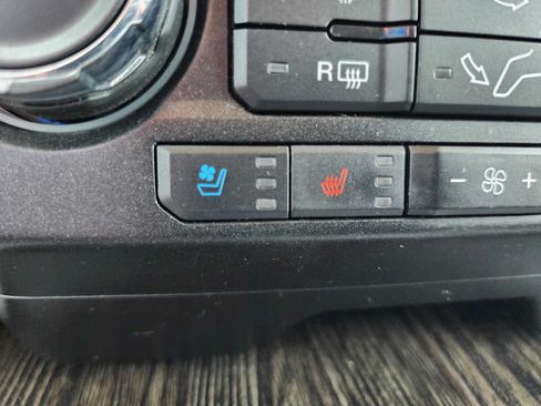 Used 2020 Ford F350 Lariat w/ Lariat Ultimate Package AWD/4WD image 28