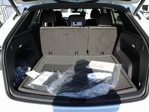 Certified 2025 Volkswagen Atlas Cross Sport SE image 21