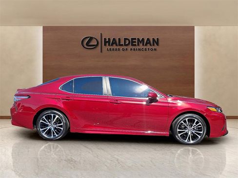 Used 2018 Toyota Camry SE w/ Protection Package (Q2) image 7