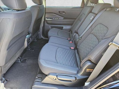 Used 2025 Nissan Pathfinder SV AWD/4WD image 16