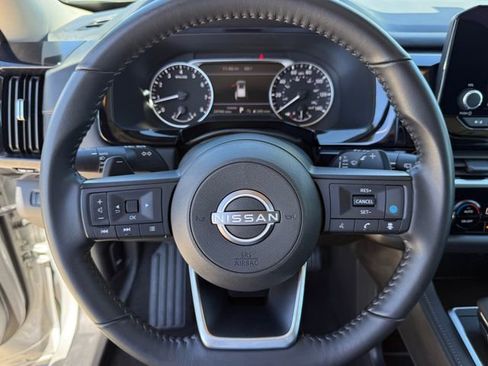Used 2025 Nissan Pathfinder SV FWD image 15