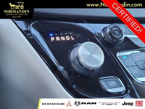 Certified 2023 Chrysler Pacifica Touring-L FWD image 12
