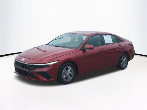 Used 2024 Hyundai Elantra SE FWD image 9