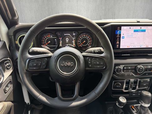 Used 2025 Jeep Gladiator Sport AWD/4WD image 12