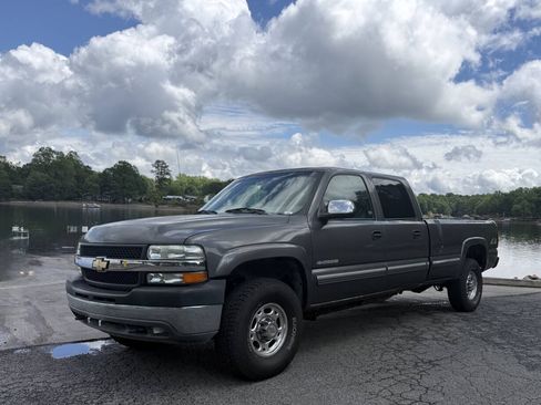 Used 2001 Chevrolet Silverado 2500 LS w/ Off-Road Skid Plate Pkg AWD/4WD image 1