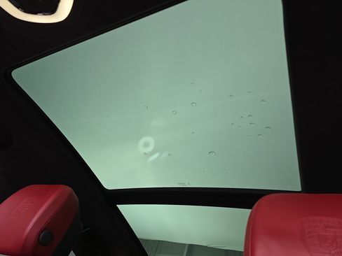 Used 2017 Porsche Macan Turbo image 30