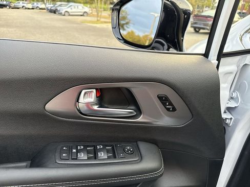 New 2026 Chrysler Pacifica Select image 12