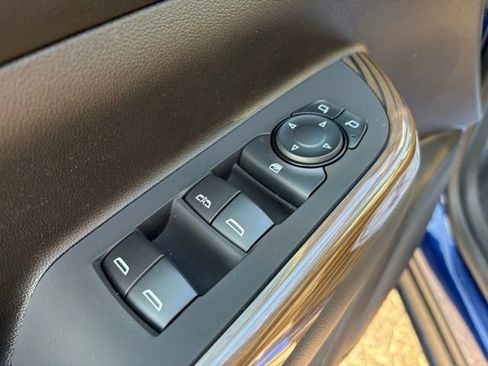 Certified 2023 GMC Acadia SLE w/ Driver Convenience Package image 17