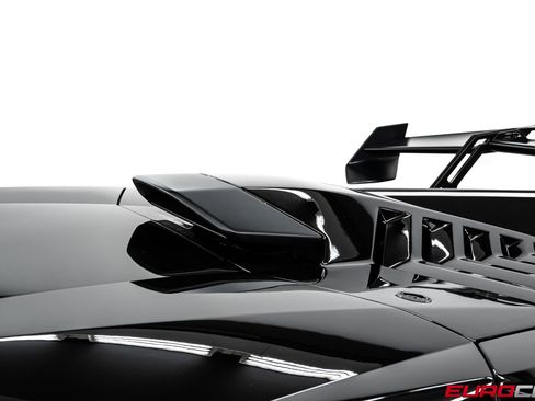 Used 2022 Lamborghini Huracan STO RWD image 17