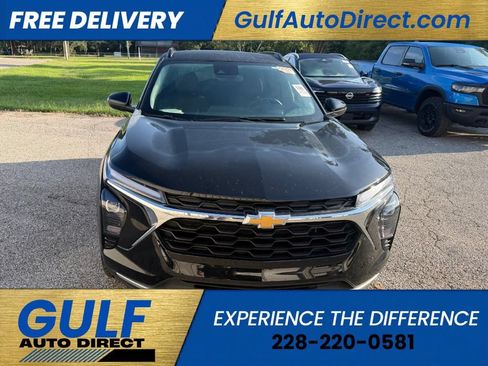 Used 2025 Chevrolet Trax LT w/ LT Convenience Package FWD image 2