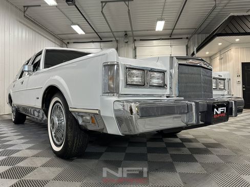 Used 1988 Lincoln Town Car Signature image 14