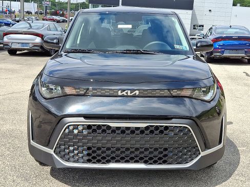 Used 2025 Kia Soul LX FWD image 2