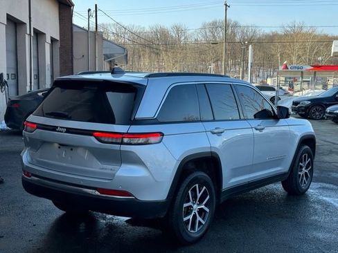Used 2024 Jeep Grand Cherokee Limited RWD image 5