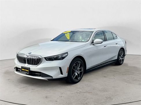 Used 2025 BMW i5 xDrive40 w/ Premium Package image 3