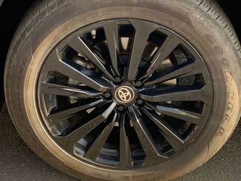 Used 2025 Toyota Highlander XSE image 32