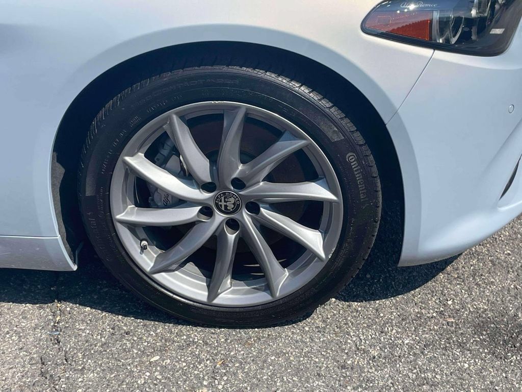Used 2025 Alfa Romeo Giulia AWD image 8