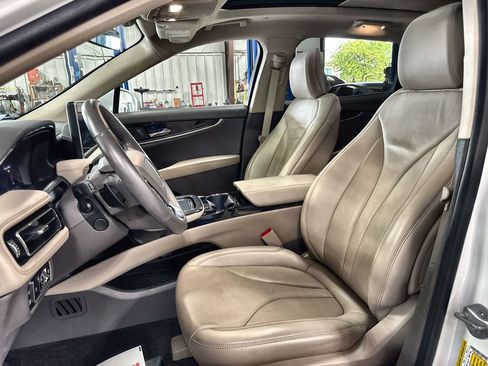 Used 2022 Lincoln Nautilus Reserve w/ Equipment Group 201A image 12