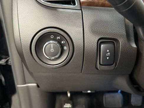 Used 2018 Ford Taurus Limited image 15