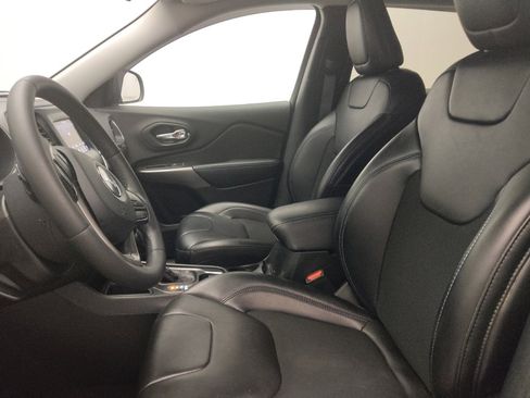 Used 2020 Jeep Cherokee Latitude Plus image 17